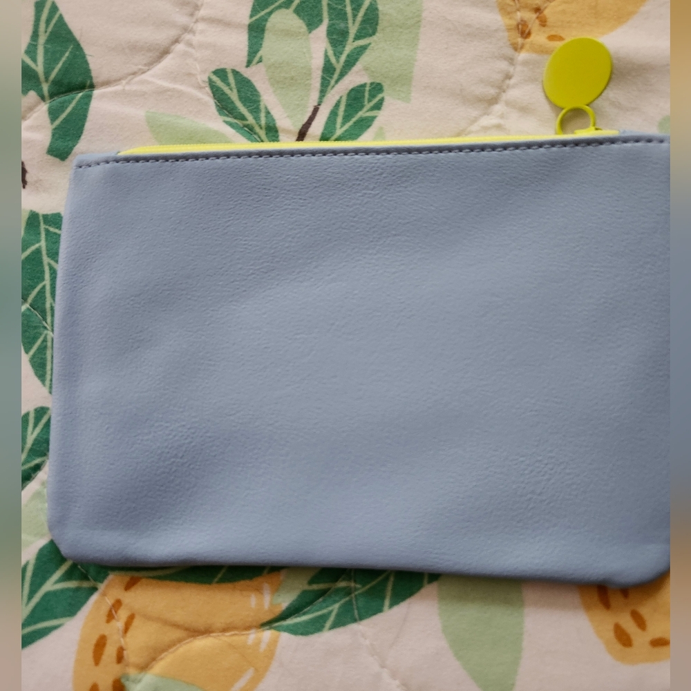 Power Moves Blue Pouch - Picture 2 of 3
